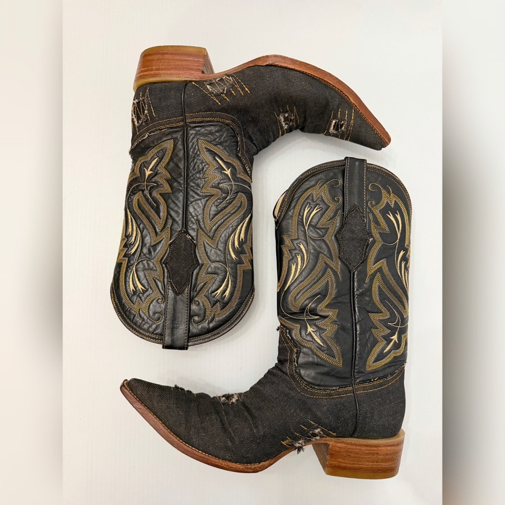 White Diamonds Denim Distressed Western Boots - 7 - Picture 7 of 13
